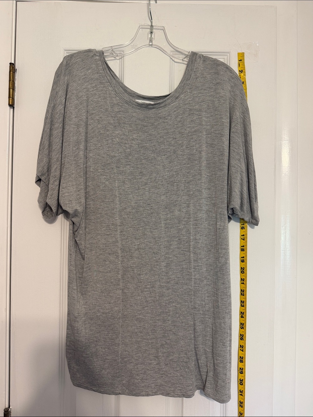 Everyday Short-Sleeve Scoop Neck Top in Heather Gray